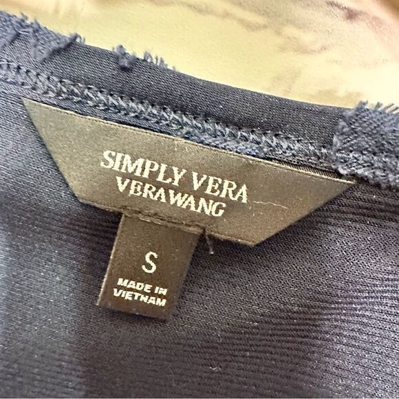 Simply Vera blue small or medium top - Picture 4 of 5